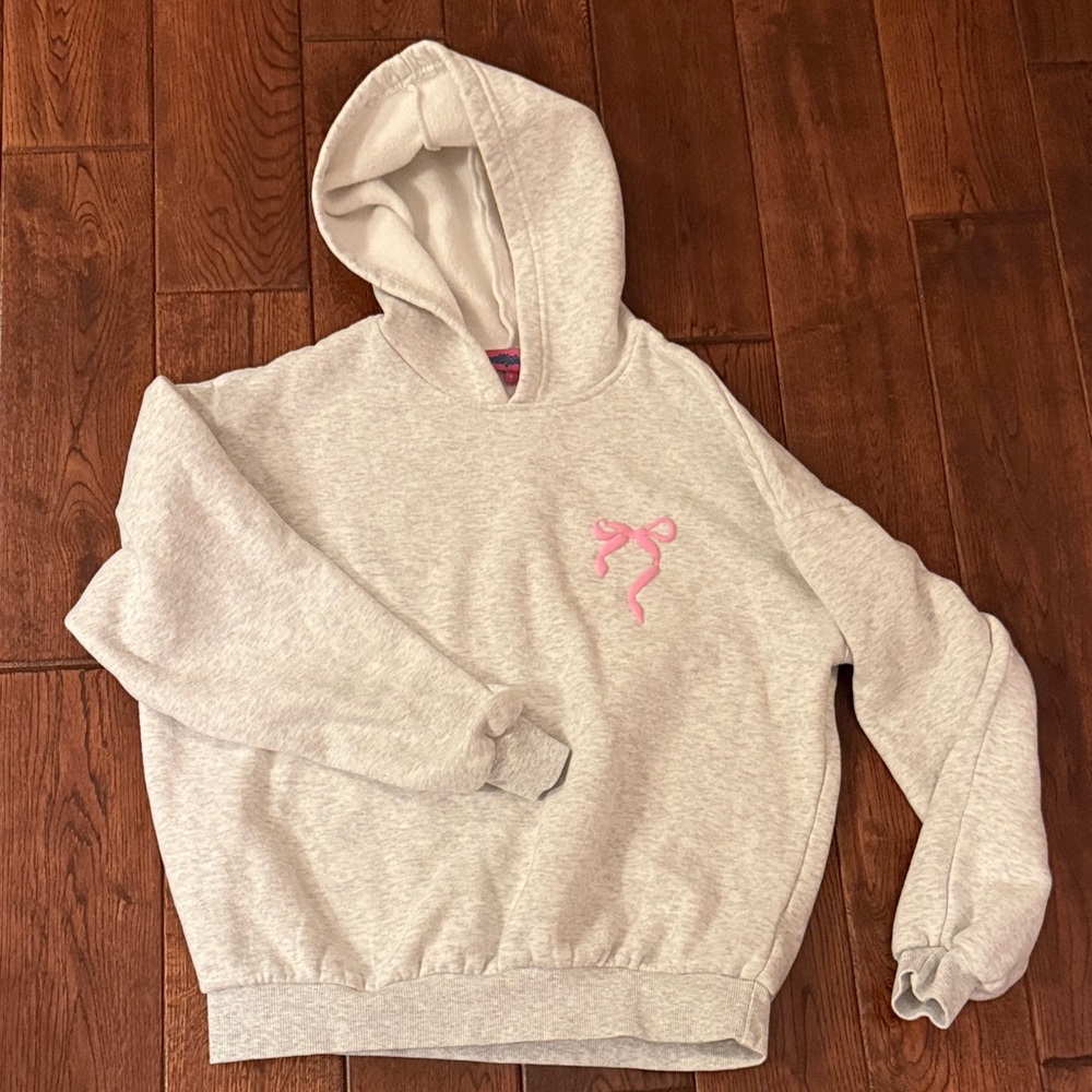 Edikted Light Gray Hoodie with Pink Accent